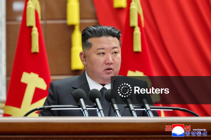 Kim Jong Un, da Coreia do Norte, elogia o envio de tropas para o exterior em 2025, diz KCNA