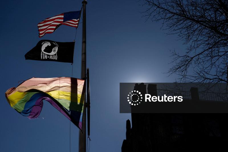 Administração Trump remove bandeira arco-íris do monumento Stonewall, em Nova York