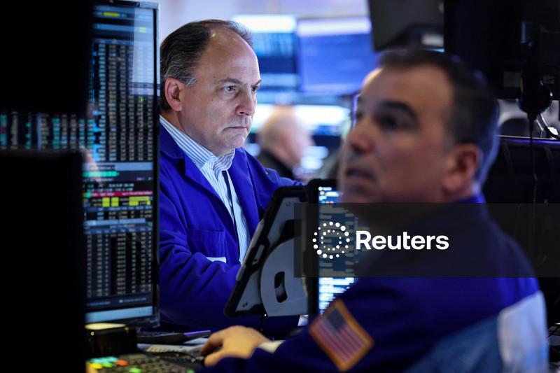 S&P 500 e Dow abrem em leve alta antes de resultados de empresas de tecnologia e do Fed