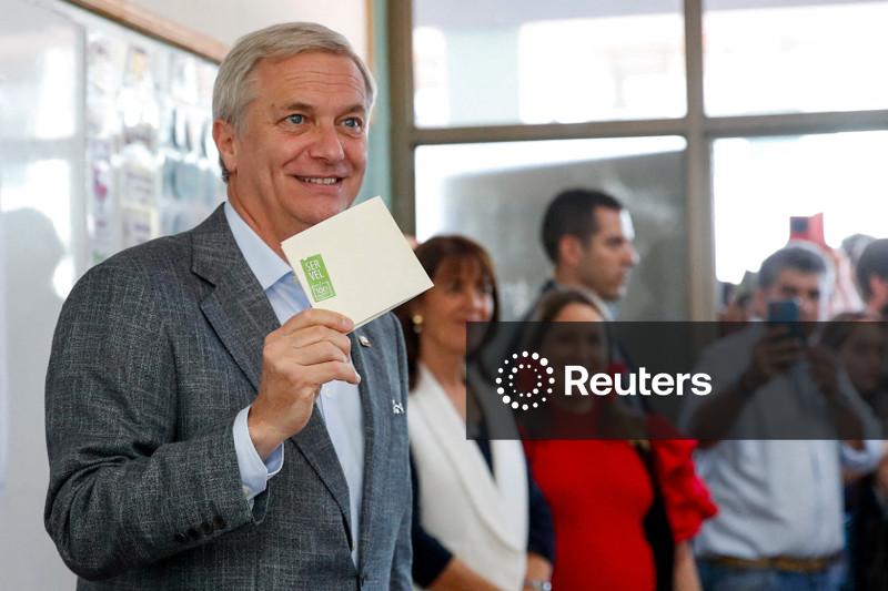 Presidente eleito do Chile, José Antonio Kast remonta política chilena à era Pinochet