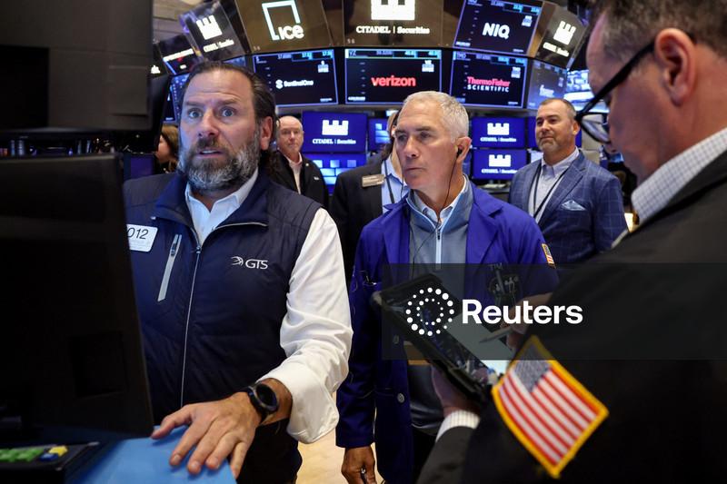 Wall Street abre sem direção comum enquanto investidores avaliam dados, Alphabet avança