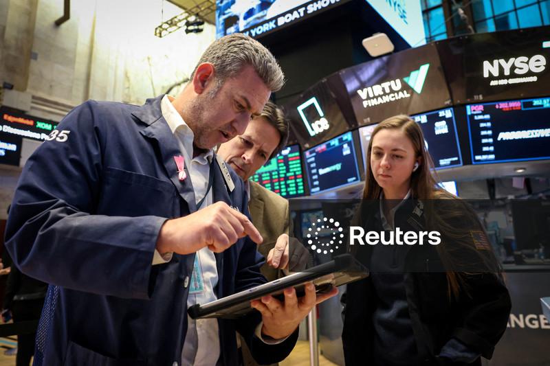 Wall Street abre em baixa com queda de preços de commodities