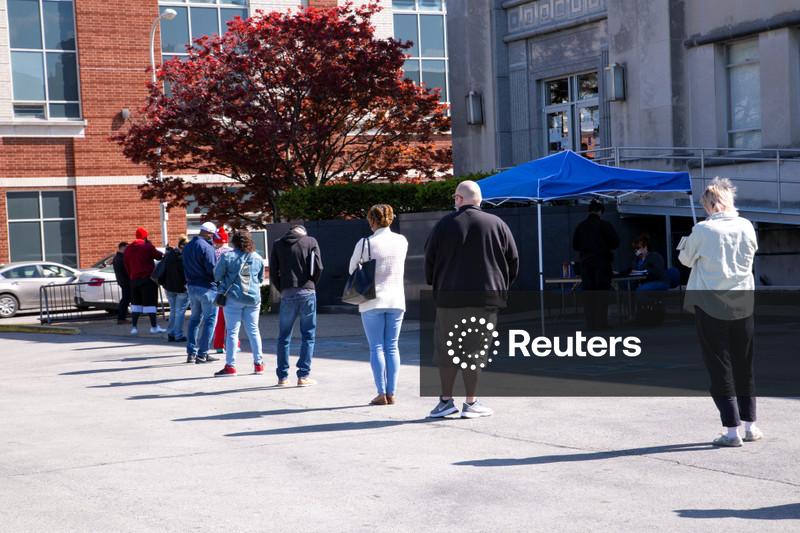 Pedidos semanais de auxílio-desemprego nos EUA caem em meio a condições estáveis do mercado de trabalho