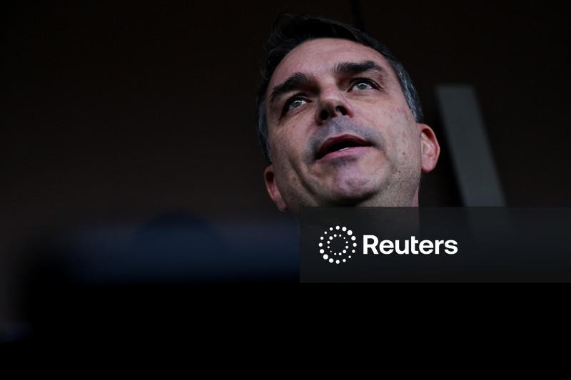 Líder do PL diz que candidatura de Flávio "é para valer" e PP e União terão tempo para decidir apoio