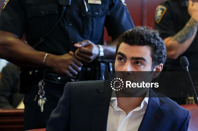 Luigi Mangione enfrentará julgamento em 8 de junho em caso estadual sobre assassinato de CEO