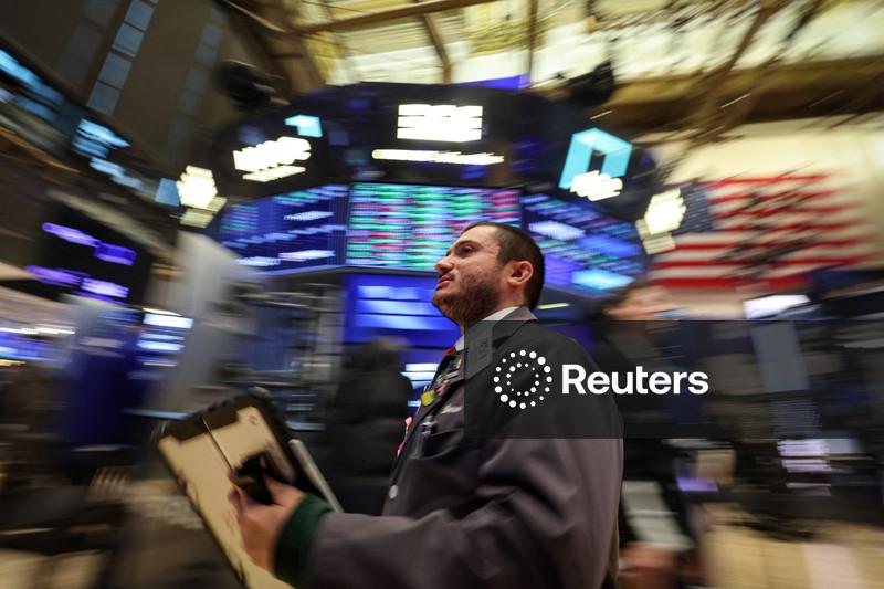 Wall Street abre em baixa após Trump escolher crítico do Fed para suceder Powell