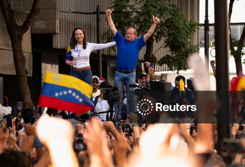 Opositor venezuelano Guanipa está em prisão domiciliar, diz seu filho