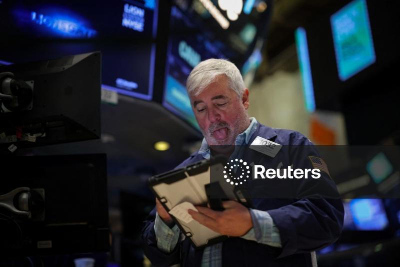 Índices de Wall Street fecham em baixa, com investidores à espera de decisão do Fed sobre juros