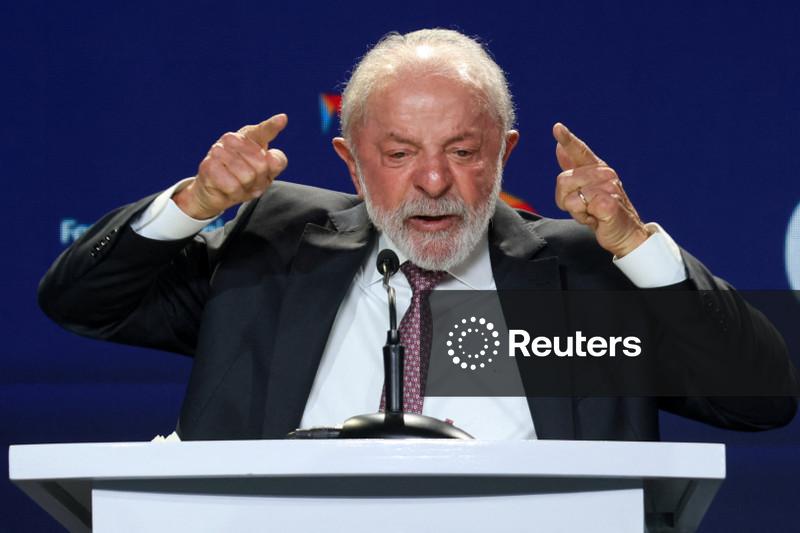 Lula fez cauterização de uma queratose no couro cabeludo domingo, diz Planalto