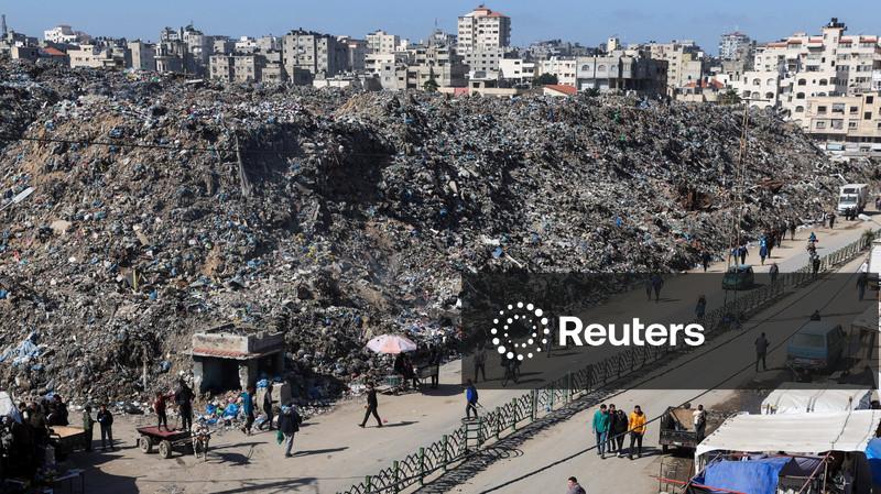Agência da ONU começa a limpar enorme depósito de lixo na cidade de Gaza, à medida que cresce risco para a saúde