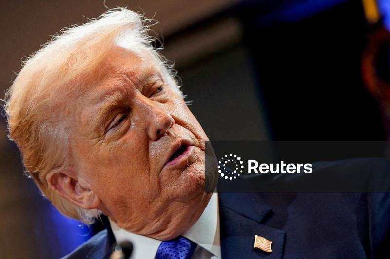 Trump renova ataque à Suprema Corte dos EUA e promete outras tarifas e uso de licenças