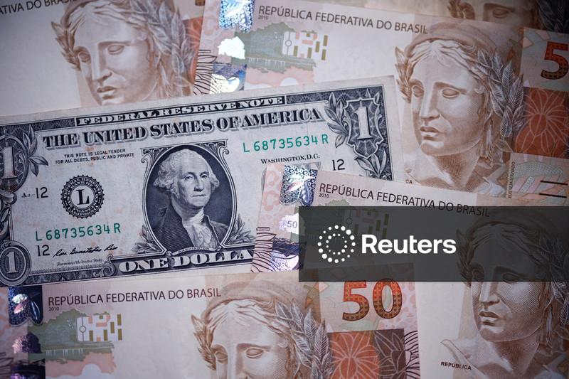 Dólar cai ante o real com mercado à espera de discurso de Trump