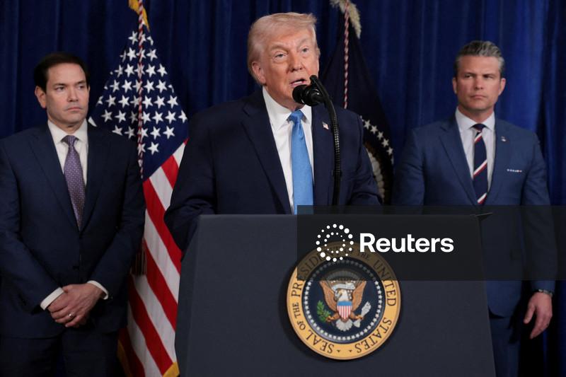 Donald Trump concede entrevista em Palm Beach