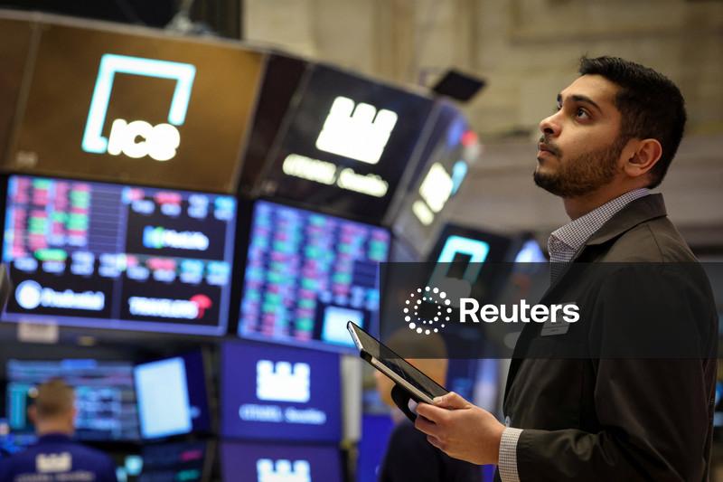 Wall St abre com pouca variação após ganhos impulsionados por IA e com dados de emprego no foco