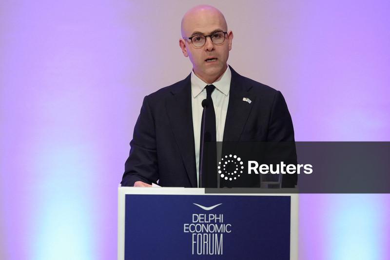 Miran diz que adoraria continuar no Fed, mas que decisão cabe a outros