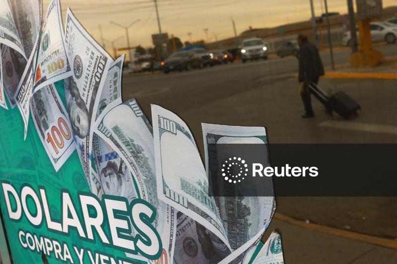 Dólar à vista fecha em baixa de 0,04%, a R$5,2282 na venda