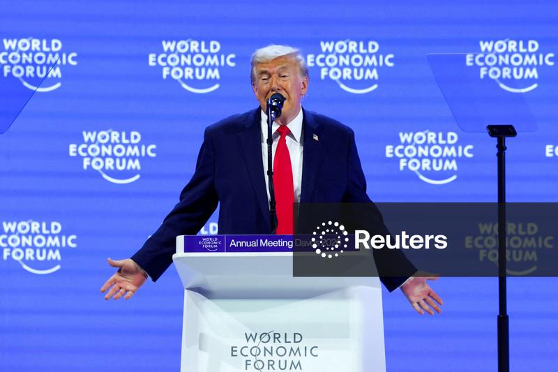 Trump adverte Carney em Davos e diz que Canadá deveria ser "grato"