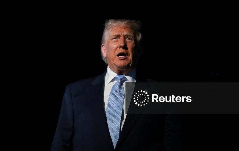 A Câmara dos EUA vai avançar com a votação de Epstein após reversão de Trump