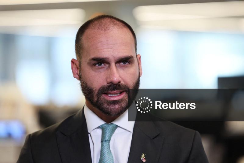 Câmara declara perda do mandato de Eduardo Bolsonaro e Ramagem