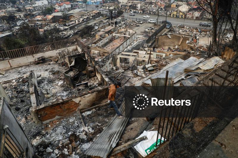 Incêndios florestais no Chile matam 19 pessoas em meio ao calor extremo; centenas de casas são destruídas