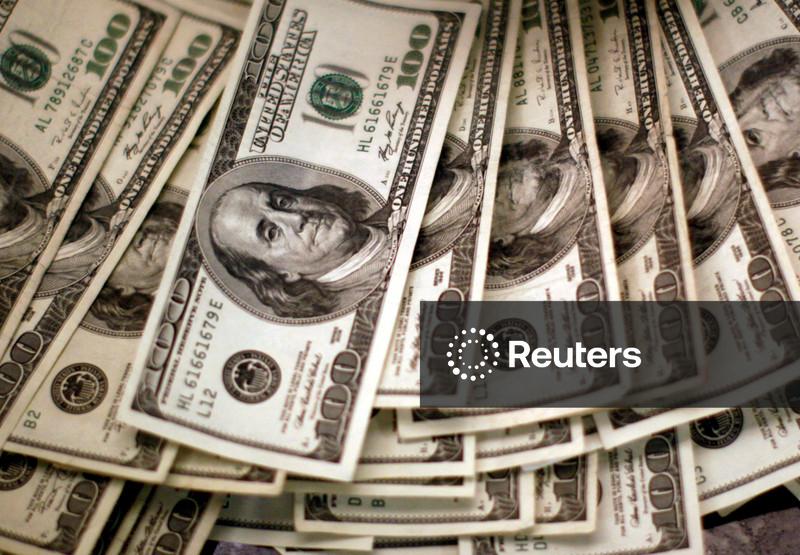 Dólar fecha estável ante real em dia de dados de inflação nos EUA