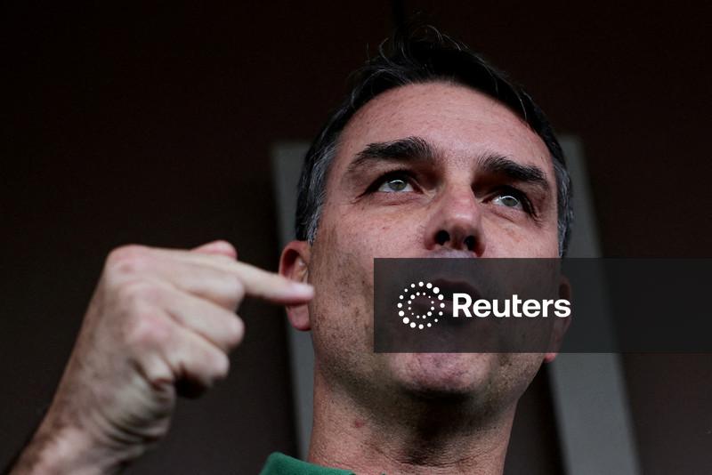 Flávio Bolsonaro repete que candidatura é irreversível, agradece Tarcísio e vê mercado preocupado com reeleição de Lula