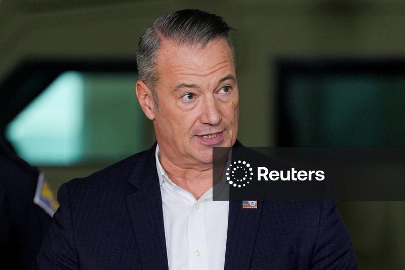 Juiz dos EUA ameaça chefe de agência de imigração com prisão por desacato e ordena comparecimento ao tribunal