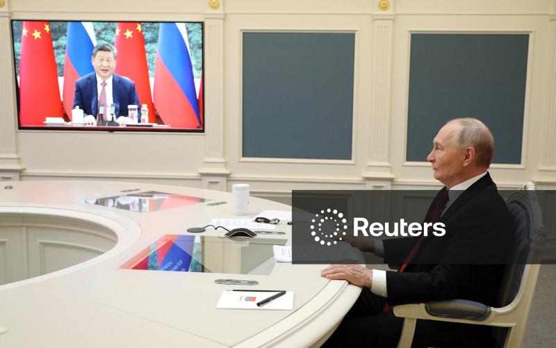 Presidentes da China e da Rússia elogiam laços em videoconferência perto de aniversário da guerra da Ucrânia