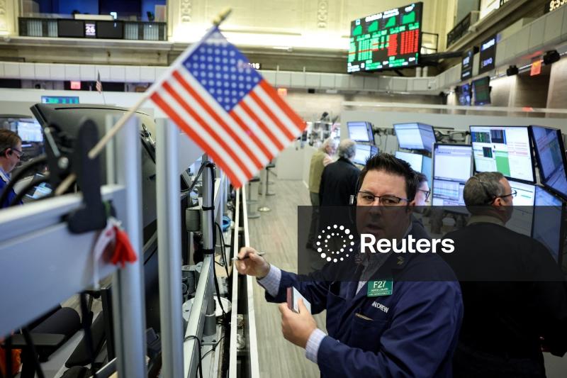 Índices fecham quase estáveis com impulso de apostas de corte do Fed, mas pressionados pela Amazon