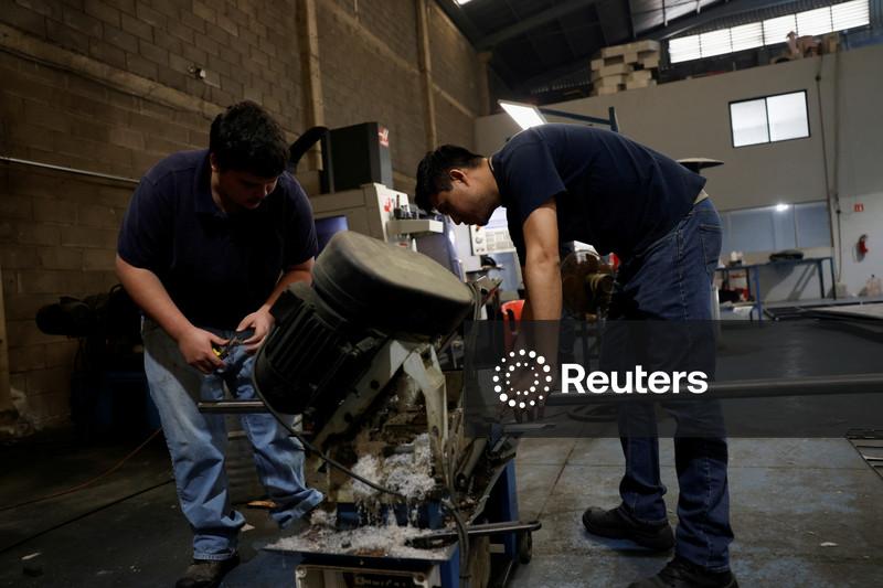 Senado do México aprova 40 horas de trabalho semanal em votação preliminar
