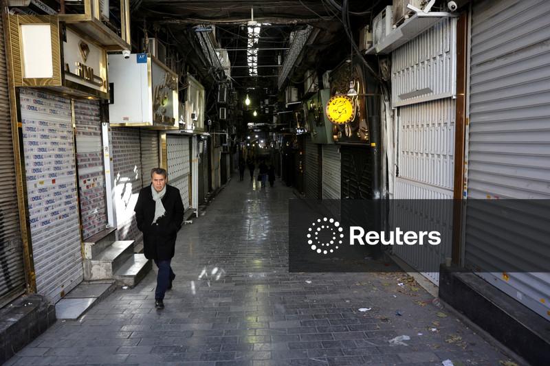 Comerciantes do Irã, frustrados com perdas econômicas, se voltam contra os clérigos