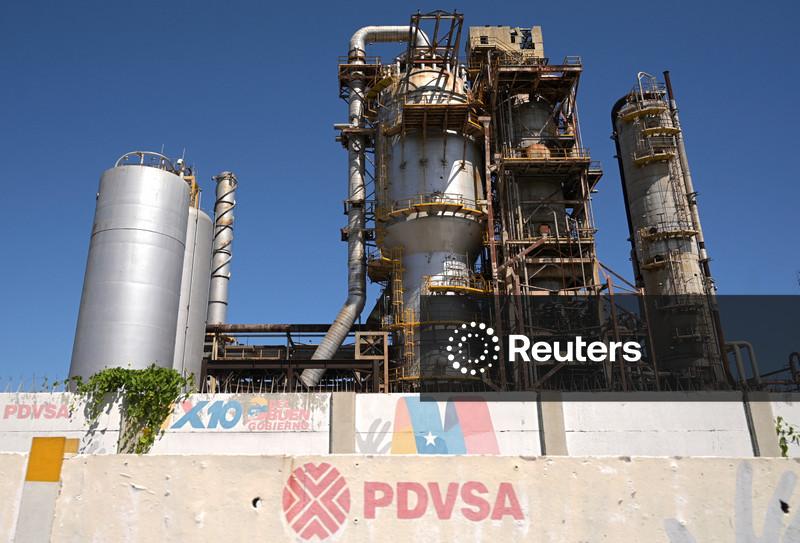 EUA aliviam sanções contra indústria petrolífera venezuelana