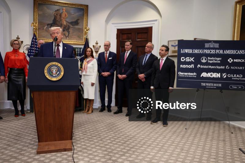Trump e nove empresas farmacêuticas fecham acordos para reduzir preços