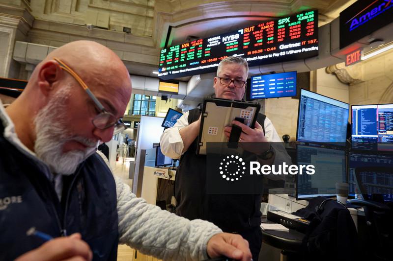 Wall Street abre em baixa após dados econômicos
