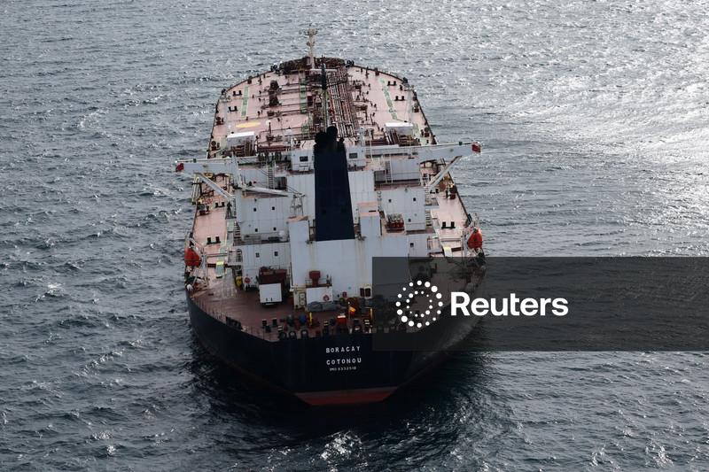 Petróleo sobe 1% com expectativa de corte de juros nos EUA e dúvidas sobre acordo Rússia-Ucrânia