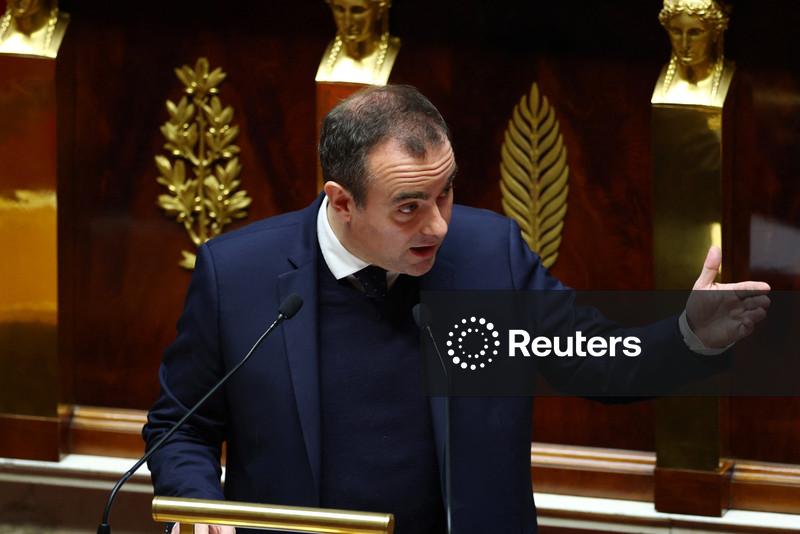 Governo da França sobrevive a voto de desconfiança sobre processo orçamentário