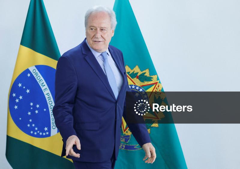 Lewandowski entrega carta de demissão do Ministério da Justiça