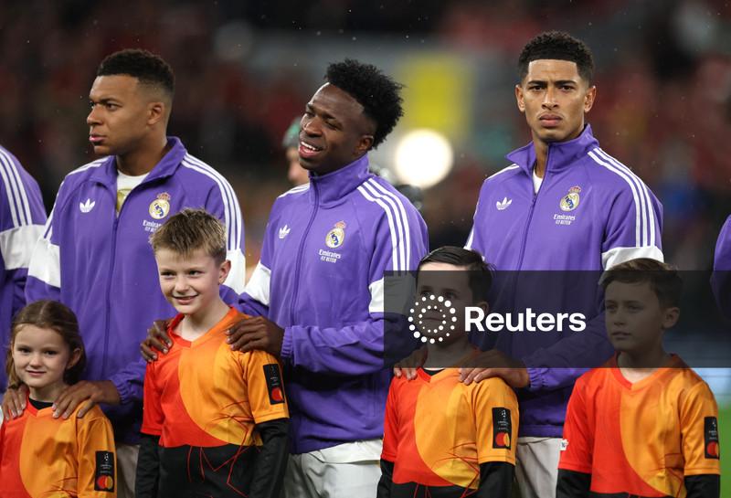 Mbappé pede a torcedores que apoiem Vinícius Jr em meio a dificuldades do Real Madrid