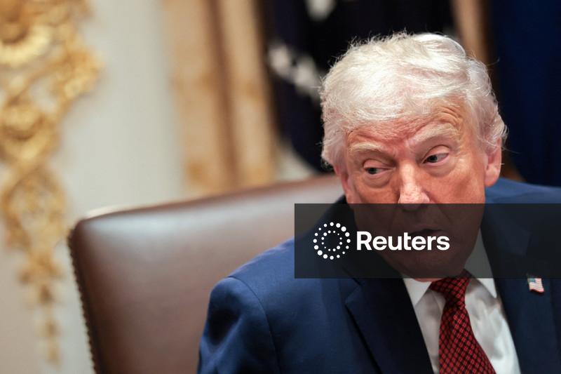 Trump vai ajudar empresas de tratores removendo restrições ambientais