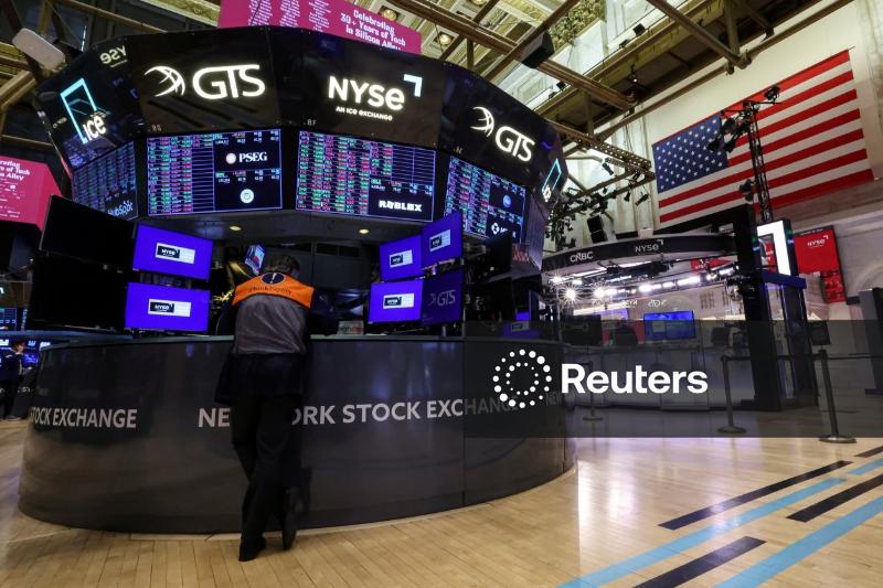 S&P 500 e Nasdaq caem conforme altos orçamentos de Big Techs para IA provocam fuga