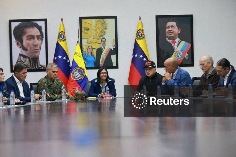 Presidente interina da Venezuela oferece cooperação com EUA após Trump ameaçar novo ataque