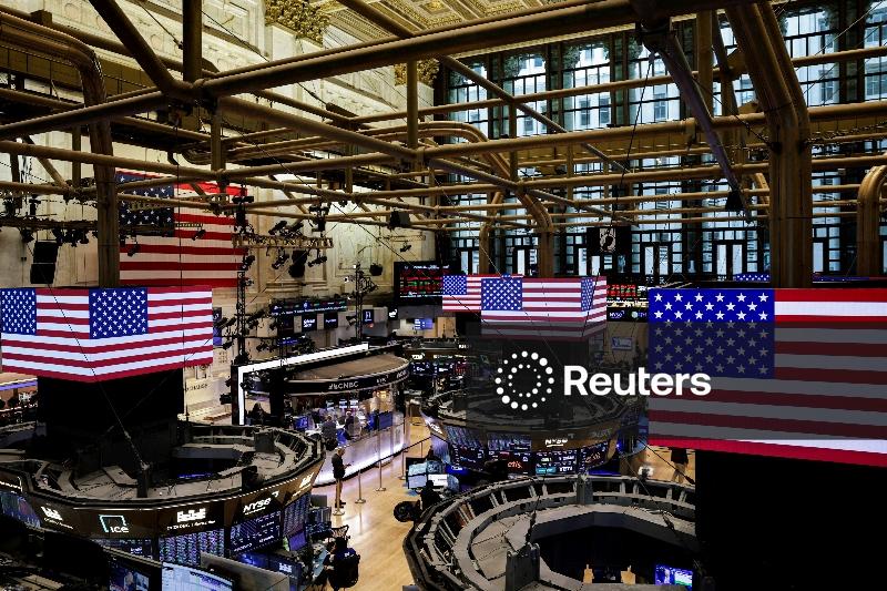 Wall Street cai com mercados à espera de dados após a reabertura do governo