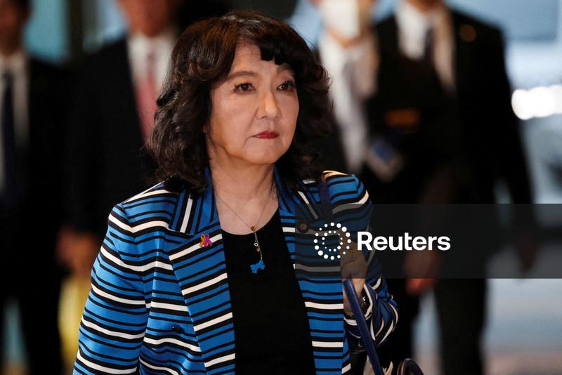 Ministra das Finanças do Japão acompanha de perto o câmbio, sem comentar sobre verificações de taxa