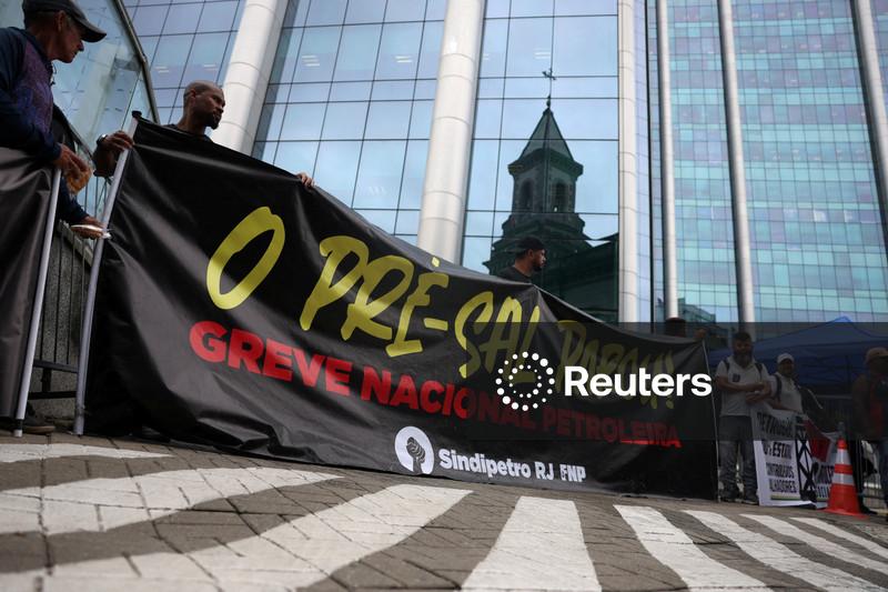 Discussão "complexa" sobre desconto a aposentados da Petrobras paira sobre greve dos petroleiros