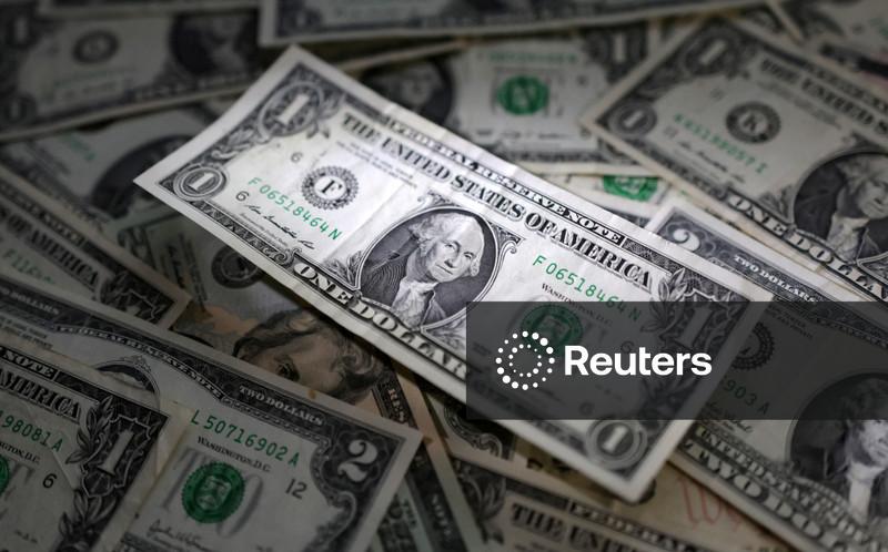 Dólar fecha em queda em dia de menor liquidez global e disputa por Ptax