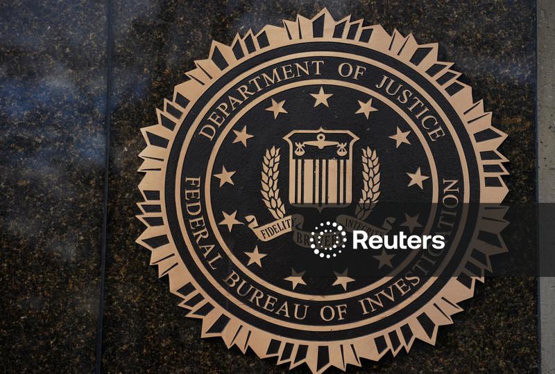 Ex-agentes do FBI que ajoelharam em protestos entram na Justiça por demissões ilegais