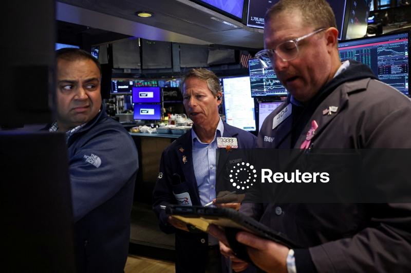 Wall Street recua conforme Nvidia cai e investidores temem que Fed reduza cortes de juros