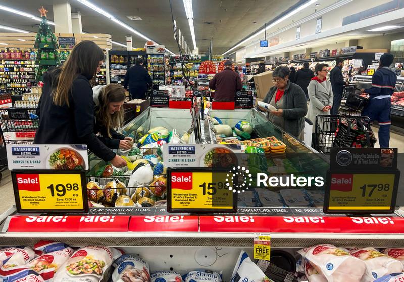 Confiança do consumidor dos EUA cai em janeiro para menor nível desde 2014