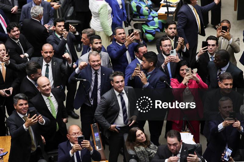 Câmara aprova projeto que reduz penas dos condenados pelo 8 de janeiro