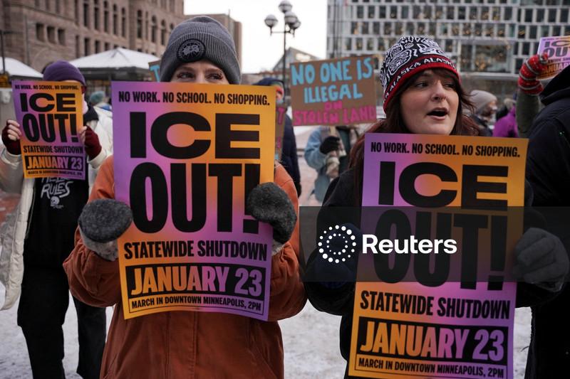 Milhares de pessoas protestam contra as políticas de imigração de Trump